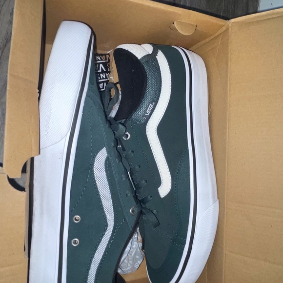 Vans - Picture 2 of 2